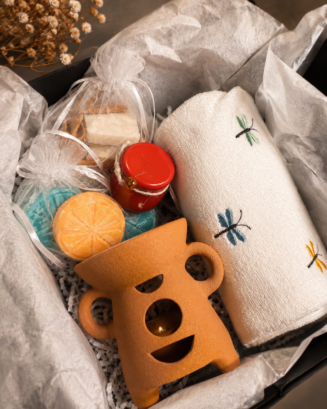 Gift box with oatmeal soap, wax melts and a ceramic burner