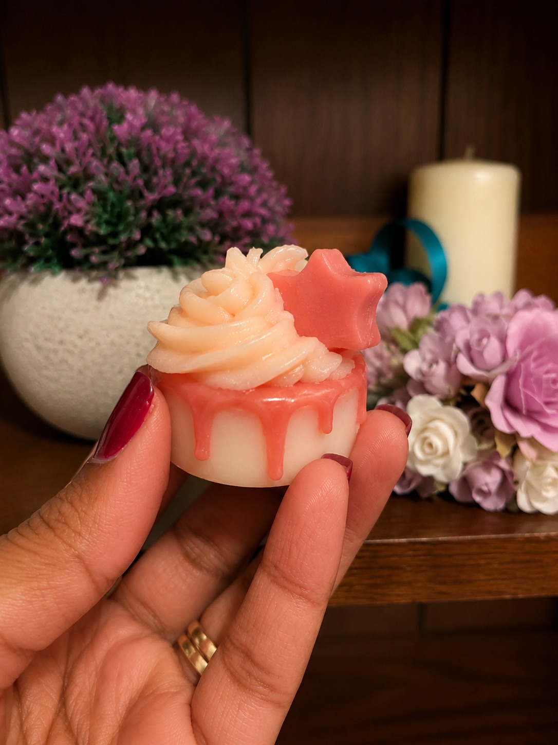 Cupcake-shaped wax melt with pink drip